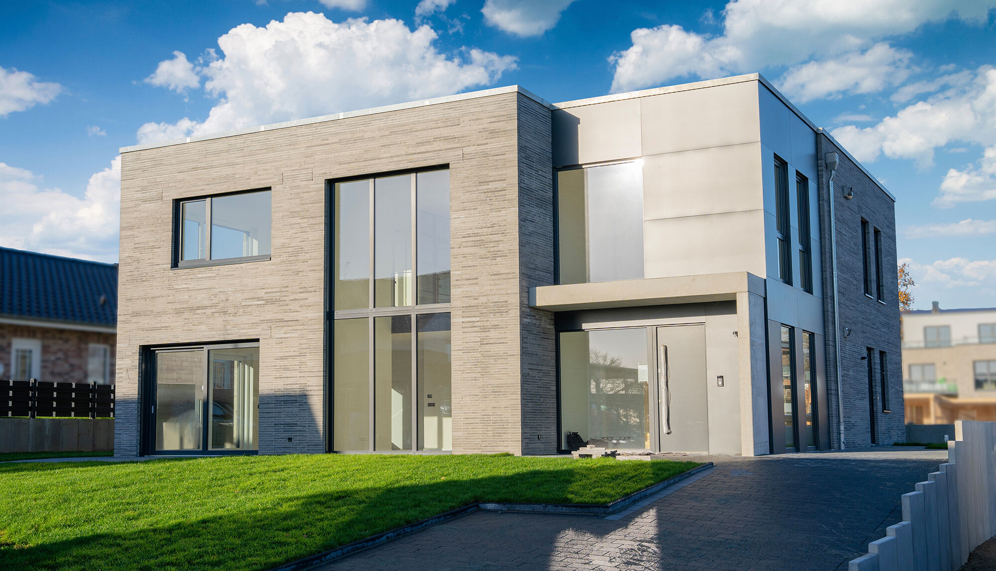 moderne Stadtvilla in "Würfel-Optik"